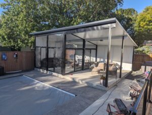 Great shade in this free standing room by the pool